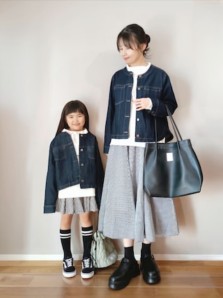 「ikka(イッカ)の【雑誌InRed4月号掲載】ストレッチデニムノーカラーシャウター【親子コーデ】(デニムジャケット)」を使った、panaさん(レディース・162cm)の春コーディネート
