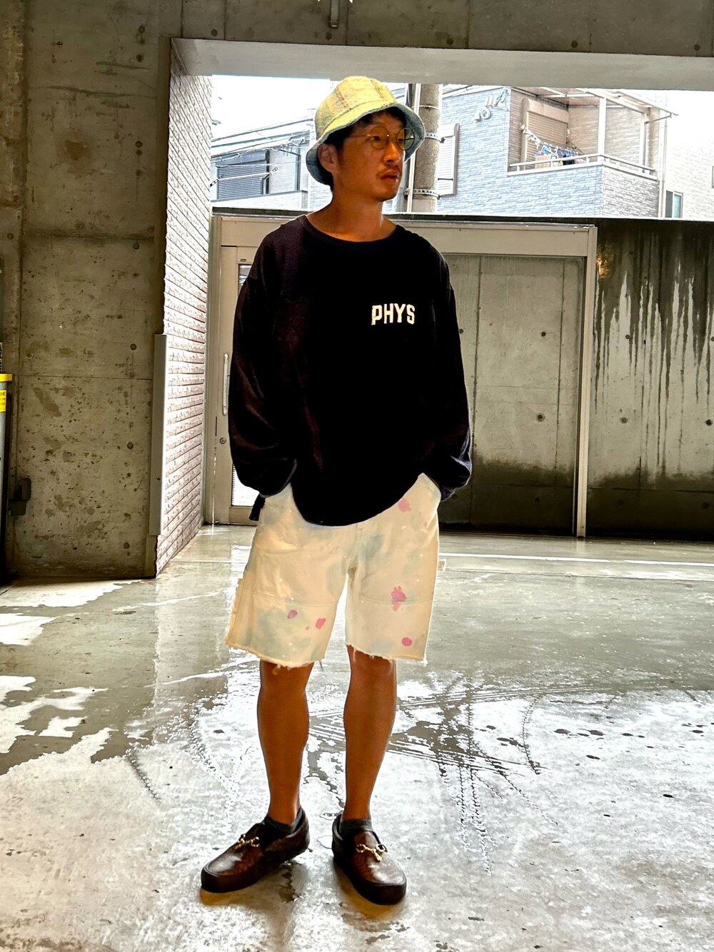 「夏コーデ、ゆるコーデ、夏秋ミックス、フットボールTシャツ、ナンバリングT、古着MIX、ショートパンツ、ハーフパンツ、シンプル」｜「Magfactureのアイテム（ハット、ブルー系）」を使った、yosukeさん（メンズ・168cm）の秋コーディネートの1枚目の写真