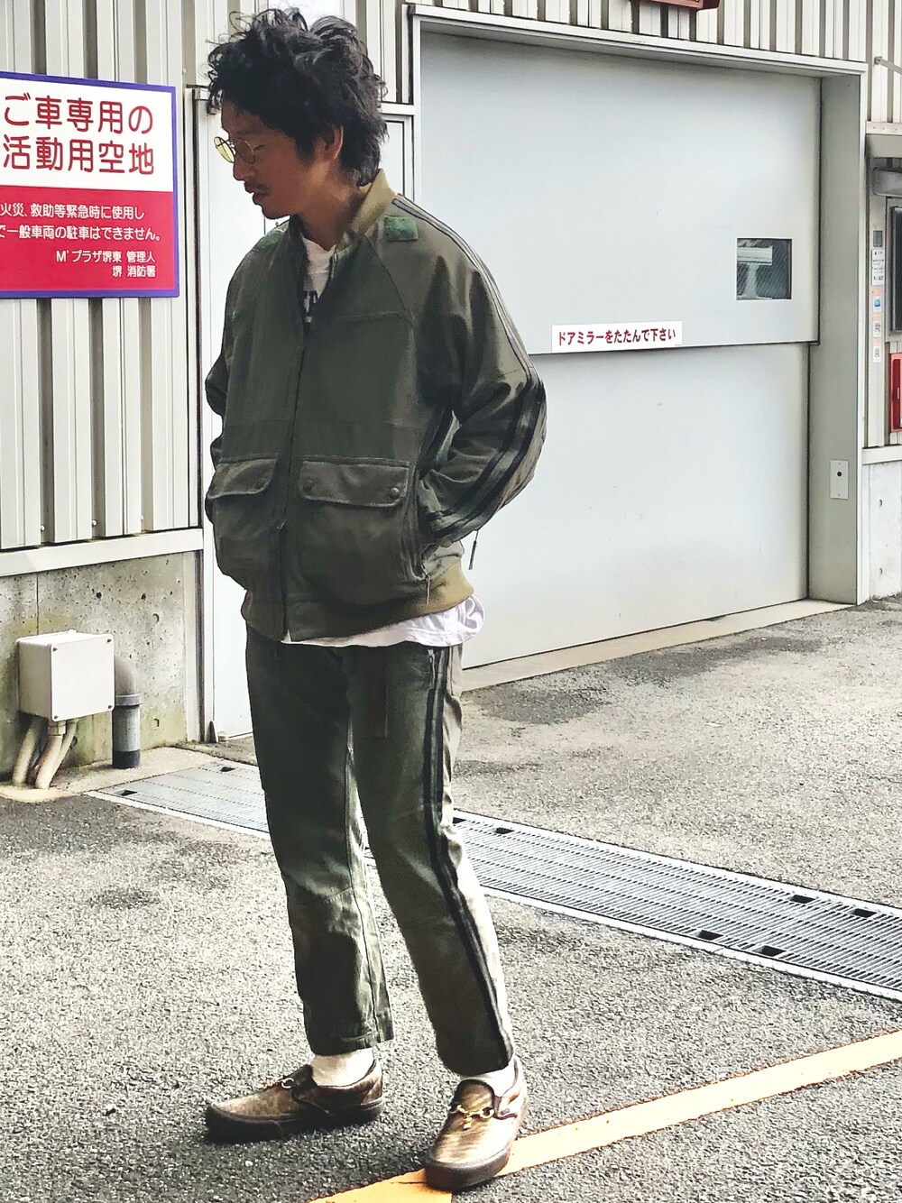 「秋のコーデ、オトナカジュアル、カーキ、ミリタリー、セットアップ、だから秋服が好き、古着MIX、メガネ男子、リメイク」｜「inkのアイテム（ミリタリージャケット、グリーン系）」を使った、yosukeさん（メンズ・168cm）の秋コーディネートの1枚目の写真