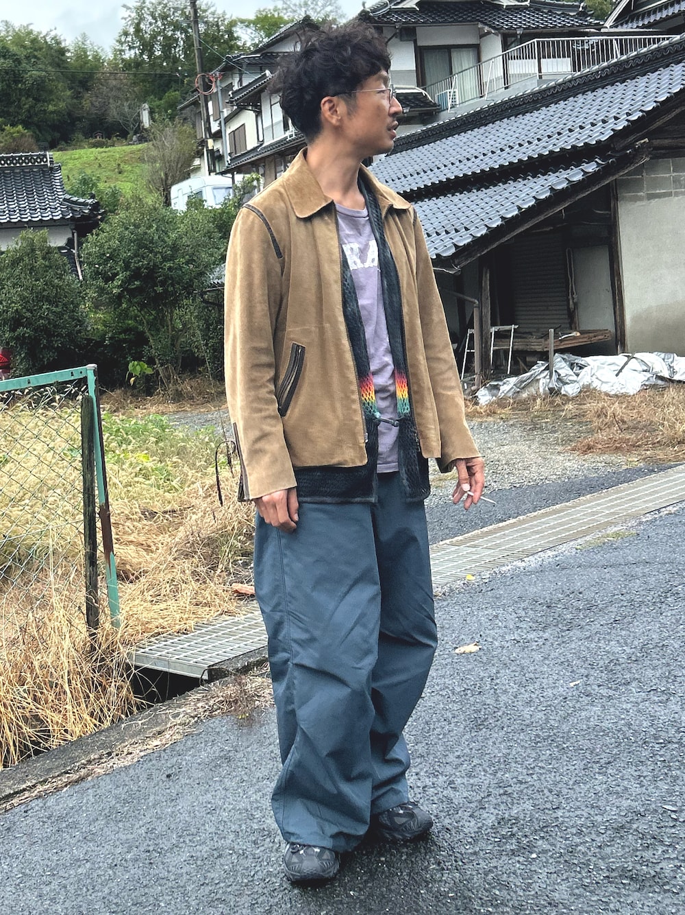 「レイヤードスタイル、古着MIX、レザー、ライダース、スウェード、バギーパンツ、ワイドパンツ、秋コーデ、ゆるコーデ」｜「HAUTEのアイテム（ライダースジャケット、ベージュ系）」を使った、yosukeさん（メンズ・168cm）の秋コーディネートの1枚目の写真