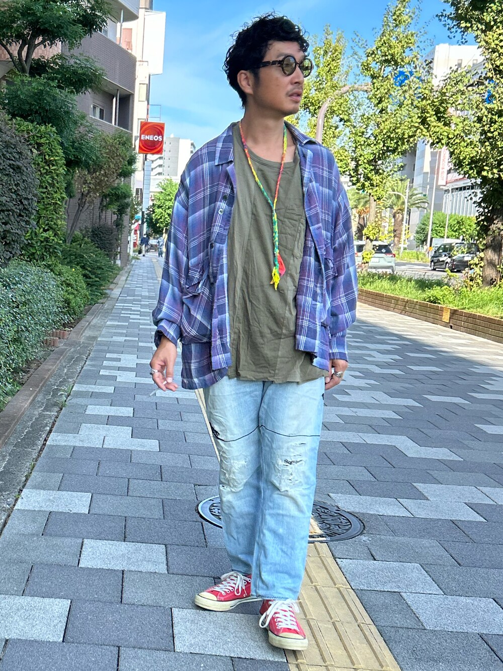 「秋っぽコーデ更新中、秋コーデ、古着MIX、チェックシャツ、オンブレーチェックシャツ、アディダス、ダメージデニムパンツ」｜「GOOD OL'のアイテム（Tシャツ/カットソー、グリーン系）」を使った、yosukeさん（メンズ・168cm）の秋コーディネートの1枚目の写真