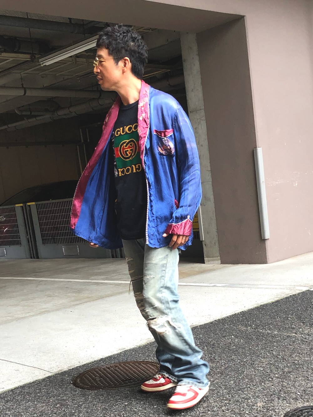 「デニムっていいよね、古着、ブートTシャツ、初夏コーデ、ゆるコーデ、古着MIX、アメカジコーデ、スカジャン、メガネ男子」｜「GILDANのアイテム（Tシャツ/カットソー、ブラック系）」を使った、yosukeさん（メンズ・168cm）の夏コーディネートの1枚目の写真