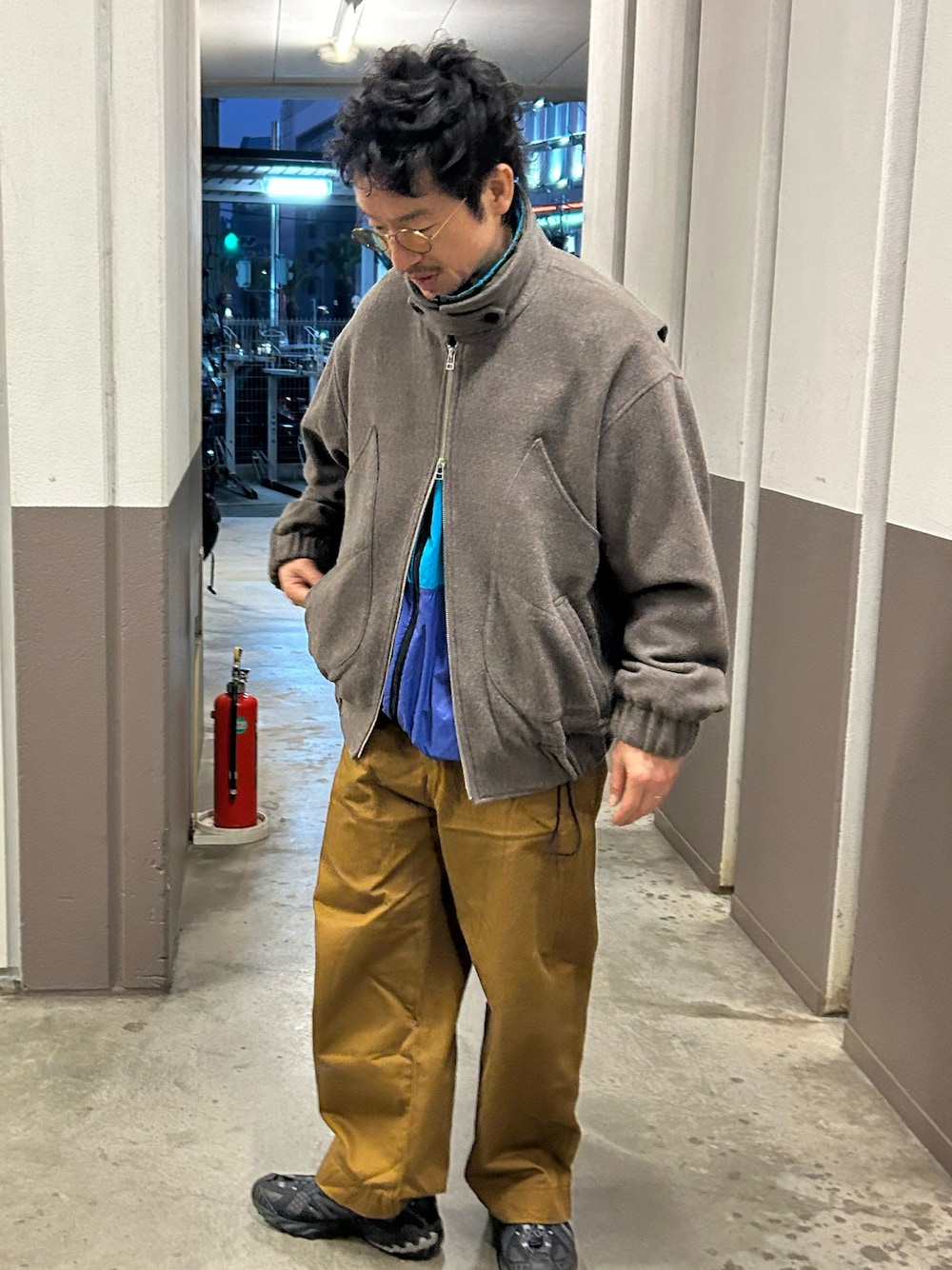 「春コーデ、レイヤードスタイル、ブラウン、ワントーン、古着MIX、ナイロンジャケット、初春コーデ」｜「ONE fifthのONE FIFTH/ワンフィフス COACH/コーチ/OFC-24（ブルゾン、ベージュ系）」を使った、yosukeさん（メンズ・168cm）の春コーディネートの1枚目の写真