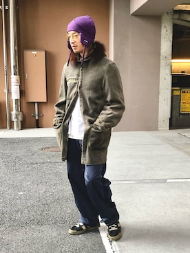 「サテンパンツ」｜「アイテム（ミリタリージャケット）」を使った、yosukeさん（メンズ・168cm）の冬コーディネート