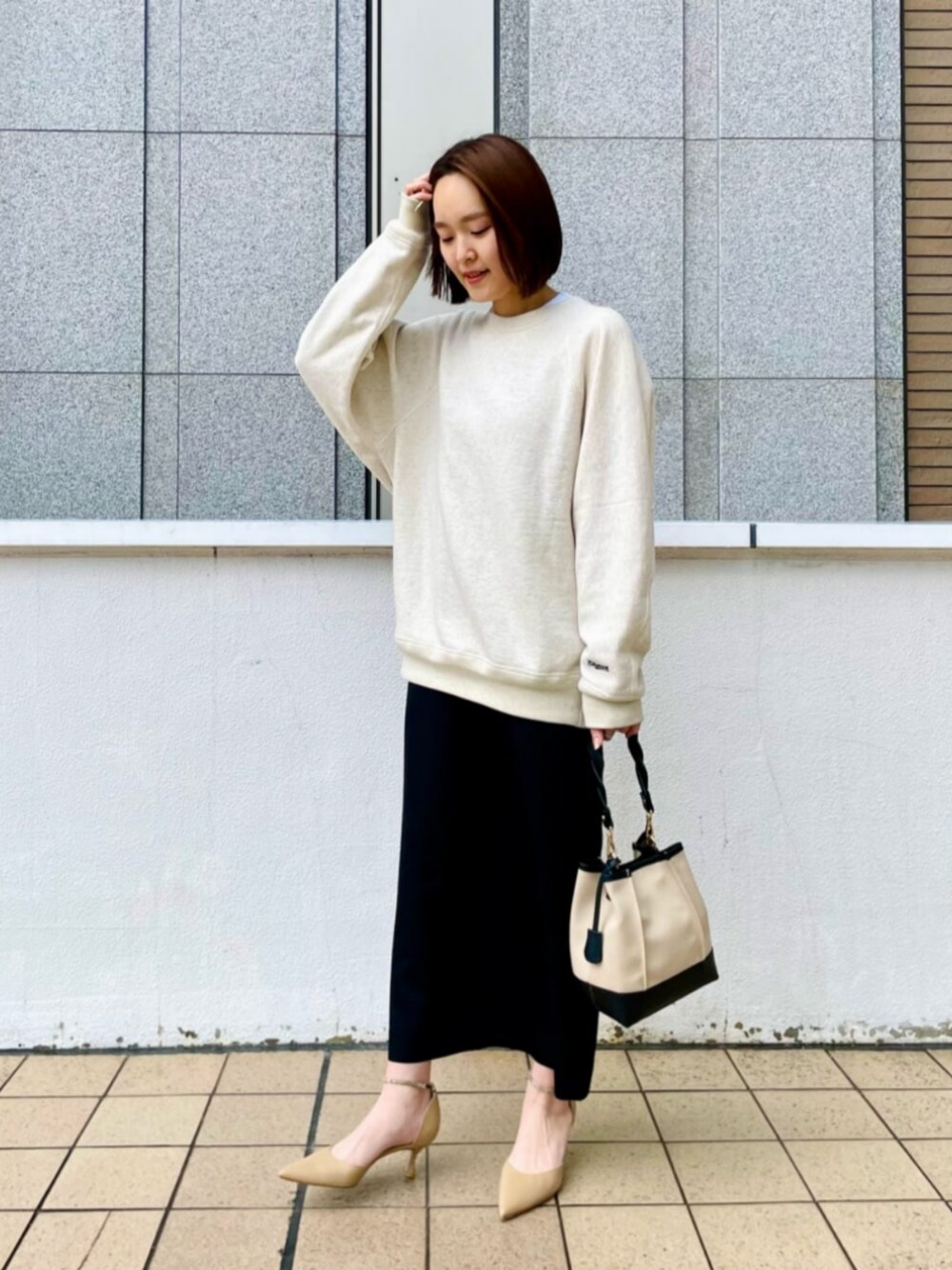 「リラックススタイル、フェミニン」｜「ODETTE E ODILEのネックベルトセパレート パンプス60↓（パンプス、ベージュ系）」を使った、伊藤　オデット エ オディール スタッフさん（レディース・164cm）の春コーディネートの1枚目の写真