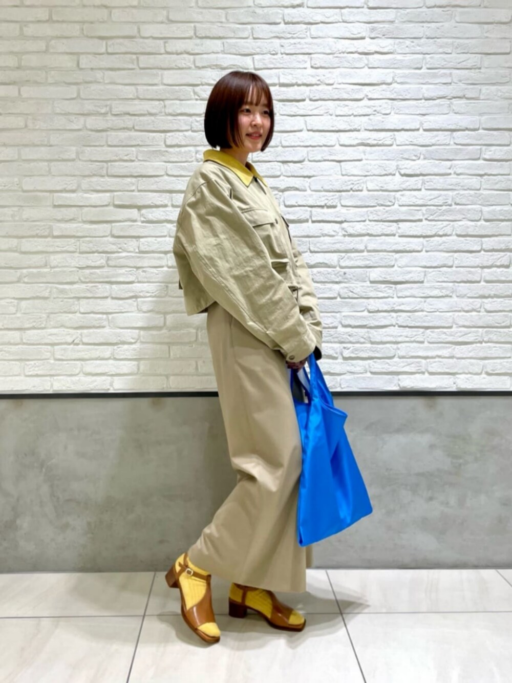 「リラックススタイル、フェミニン」｜「ODETTE E ODILEのTストラップ サンダル45↓（サンダル、ブラウン系）」を使った、伊藤　オデット エ オディール スタッフさん（レディース・164cm）の春コーディネートの1枚目の写真