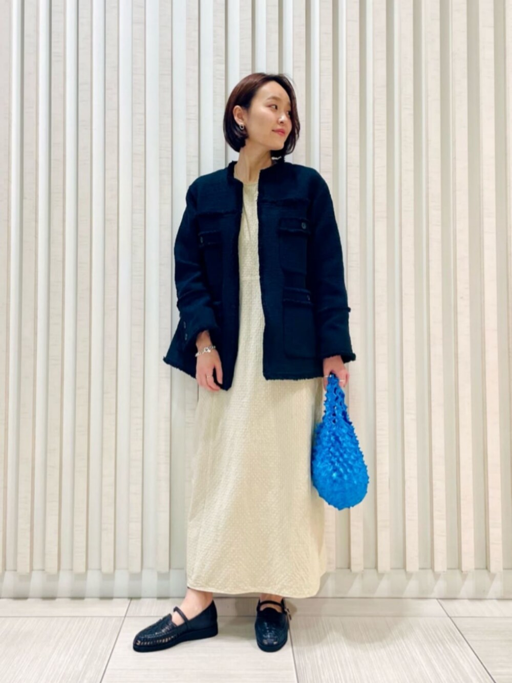 「フェミニン」｜「ODETTE E ODILEのワラチベルト フラット30↑（パンプス、ブラック系）」を使った、伊藤　オデット エ オディール スタッフさん（レディース・164cm）の冬コーディネートの1枚目の写真