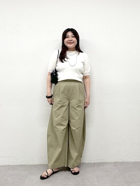 「Omekashi（オメカシ）のバレルイージーパンツ（チノパンツ、グリーン系）」を使った、hayataさん（レディース・164cm）の春コーディネート