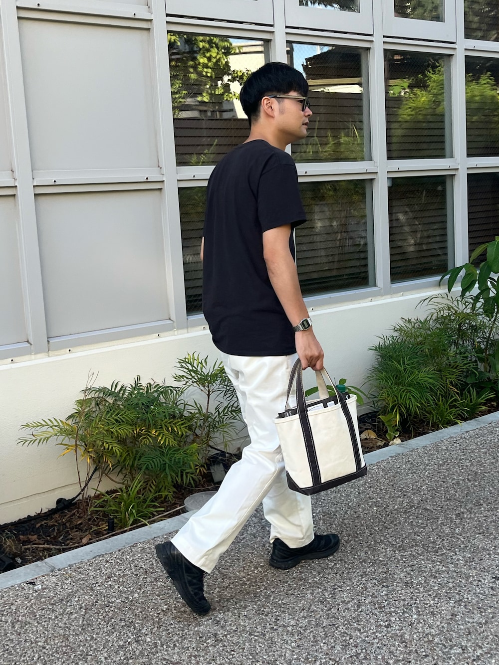 「きれいめカジュアル、夏コーデ、休日スタイル、古着MIX、古着、Polo Ralph Lauren、fruits of the loom、SALOMON、xt-6、L.L.Beanトート、LL.Bean、白パンツ、ブラック、サンドイッチコーデ、シンプル」｜「L.L.Beanのアイテム（トートバッグ、ホワイト系）」を使った、ゆうたさん（メンズ・175cm）の夏コーディネートの1枚目の写真