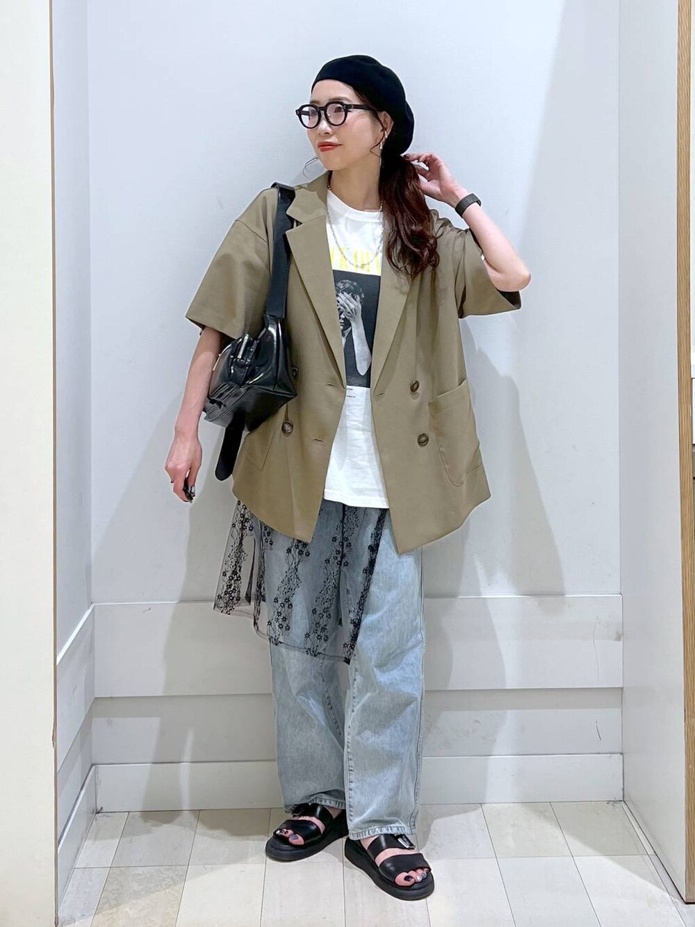 「カジュアル、きれいめ、体型カバー、ジャケット、Tシャツ、デニムパンツ、GOOD DENIM_GLOBAL WORK、ショルダーバッグ、夏コーデ、GLOBAL WORK」｜「GLOBAL WORKのGOODデニムバギーパンツ/118365（デニムパンツ、ブルー系）」を使った、アリマさん（レディース・158cm）の春コーディネートの1枚目の写真