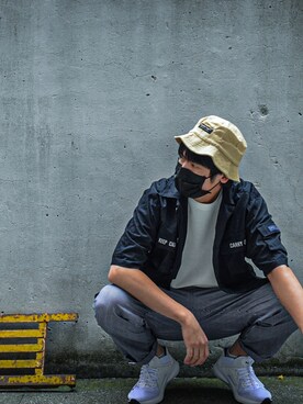 「アイテム（チノパンツ、シルバー系）」を使った、X さん（メンズ・172cm）の秋コーディネート