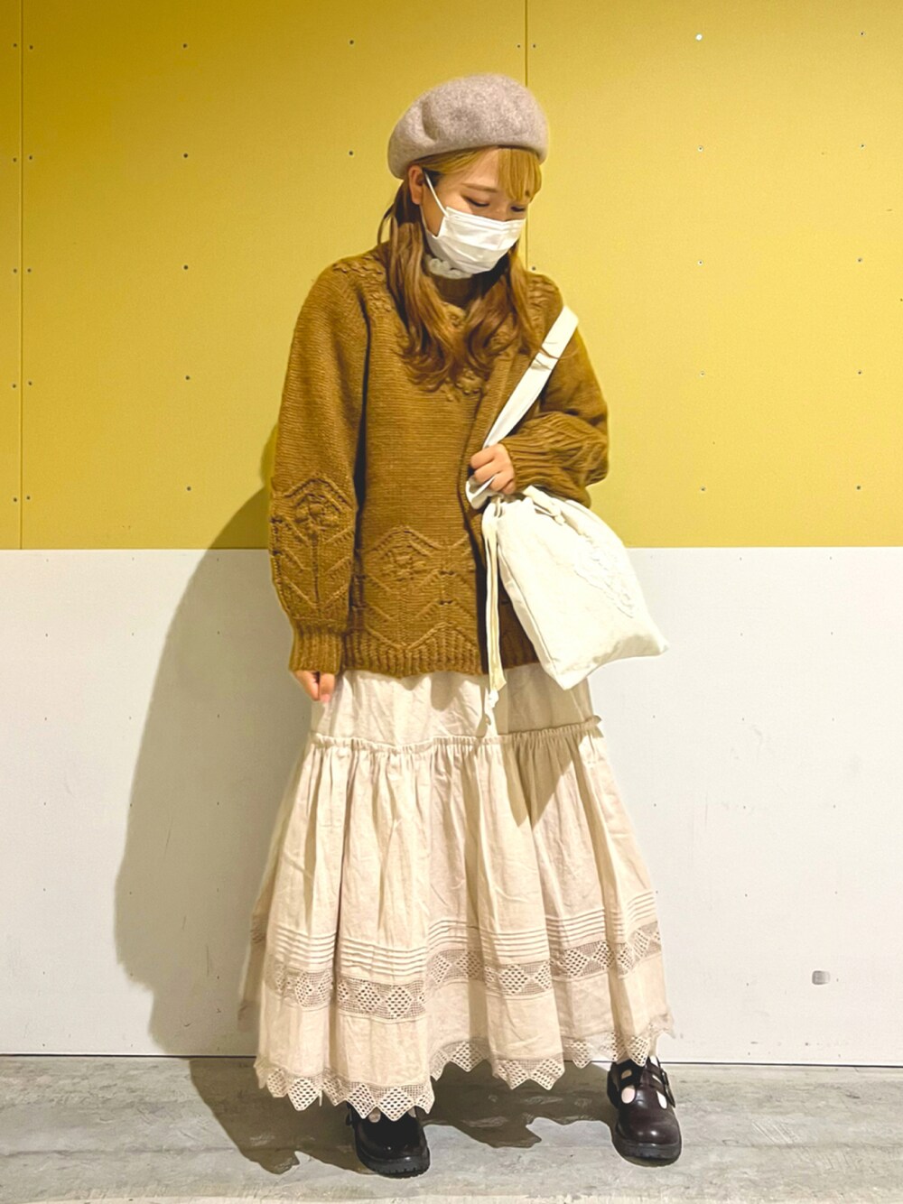 「秋のコーデ、ロングスカート、サマンサ モスモス(Samansa Mos2)、ガーリーコーデ、Samansa Mos2」｜「Samansa Mos2の刺繍ニット（ニット/セーター、イエロー系）」を使った、りんさん（レディース・156cm）の秋コーディネートの1枚目の写真
