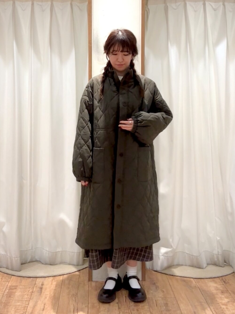 キルトリブスタンドカラーコートを使った人気ファッション