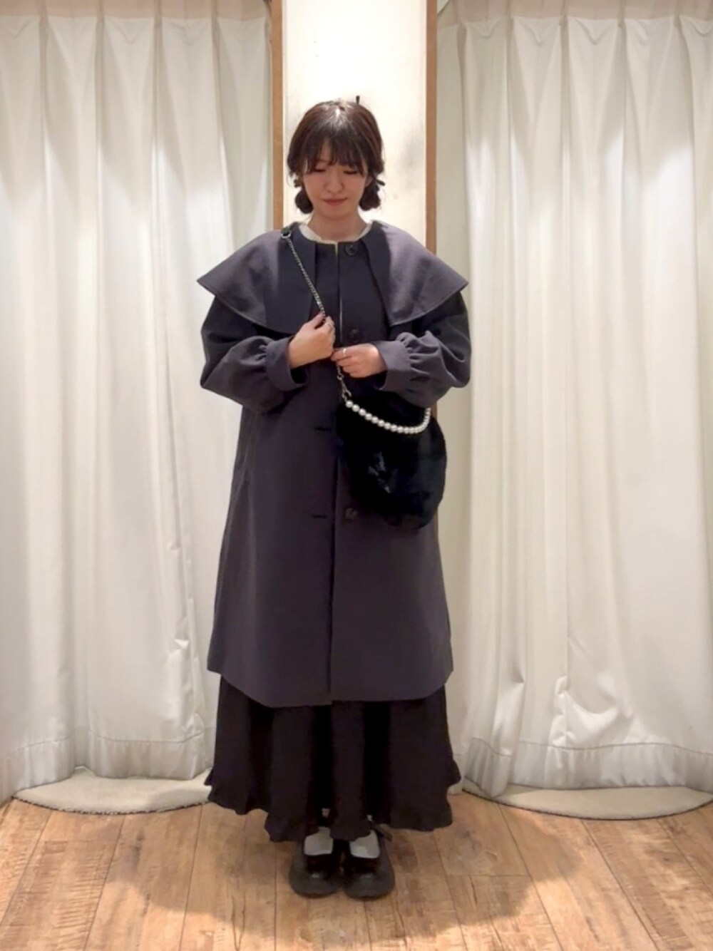 「冬コーデ、クリスマスに着たい服、おでかけコーデ、冬のコーデ、コート、ロングコート、ehka sopo、ehkasopo、エヘカソポ、エヘカ」｜「ehka sopoのハートボアショルダーバッグ（ハンドバッグ、ブラック系）」を使った、ayanoさん（レディース・162cm）の冬コーディネートの1枚目の写真