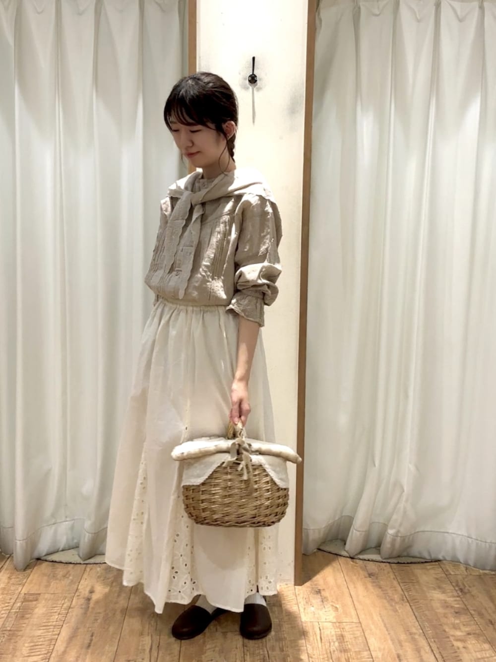 「Samansa Mos2、samansamos2、SM2、サマンサ モスモス(Samansa Mos2)、サマンサモスモス、kazumiコラボ、Kazumi×Samansa Mos2」｜「Samansa Mos2のオーバーレースパネル切替スカート（スカート、ホワイト系）」を使った、ayanoさん（レディース・162cm）の夏コーディネートの1枚目の写真