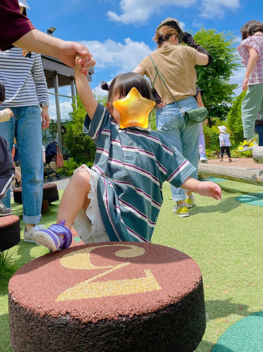 「90サイズ、1歳6ヶ月、やんちゃ娘」｜「BREEZEのマルチボーダーポロワンピース（ワンピース、グリーン系）」を使った、mush.さん（レディース・150cm）の夏コーディネートの1枚目の写真