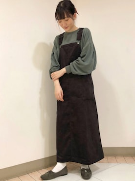 「Samansa Mos2 blue」｜「アイテム（ジャンパースカート）」を使った、里桜さん（レディース・158cm）の秋コーディネート