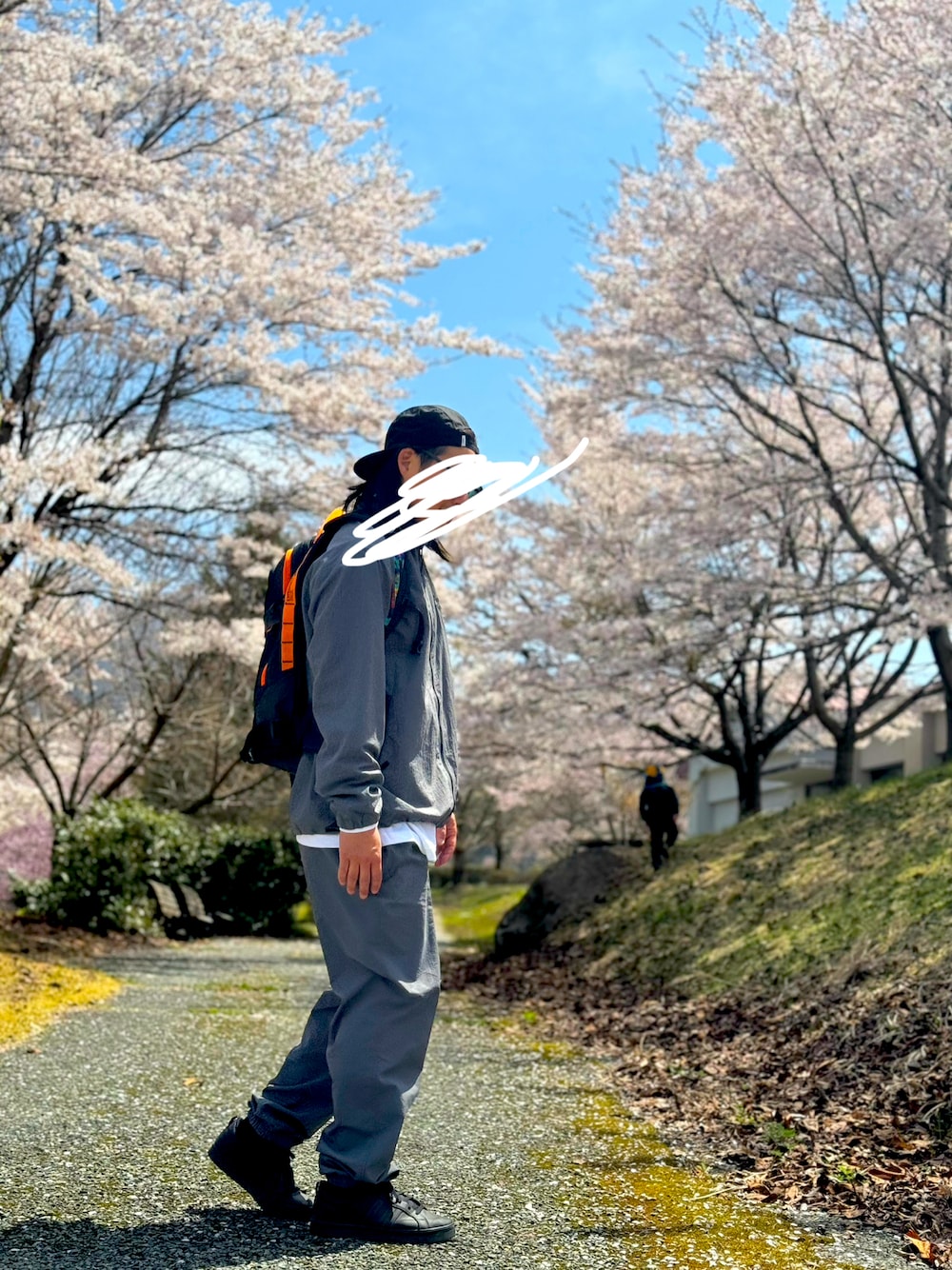 「スタイリスト私物、ennoy、セットアップスタイル、シャカシャカ、休日スタイル、桜、花見」｜「ENNOYのアイテム（ナイロンジャケット、グレー系）」を使った、310U2106さん（メンズ・174cm）の春コーディネートの1枚目の写真