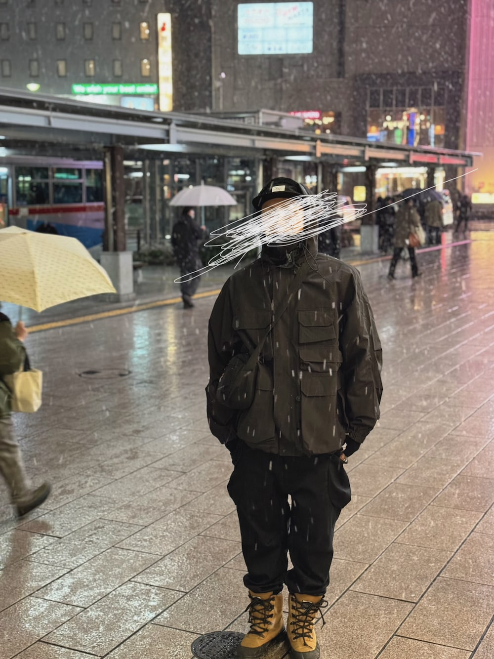 「冬、wtaps、DAIWAPIER39、黒、テック系、冬コーデ、マウンテンパーカー」｜「DAIWA PIER39の＜DAIWA PIER39＞ MOUNTAIN PK/アウター（マウンテンパーカー、ブラック系）」を使った、310U2106さん（メンズ・174cm）の冬コーディネートの1枚目の写真