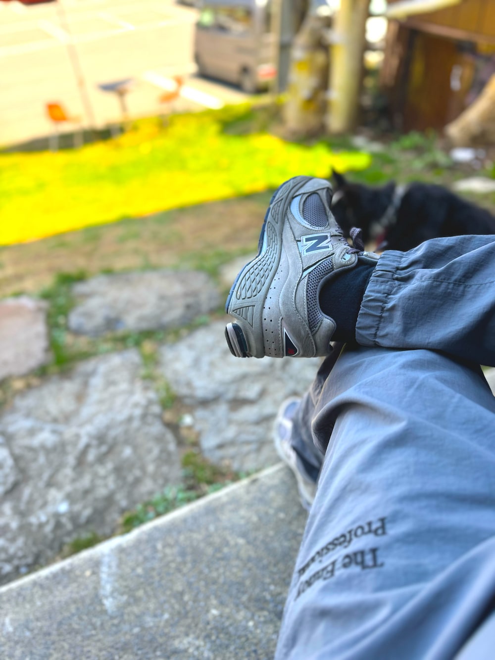 「ニューバランス、New Balance、2002R、スタイリスト私物、ennoy、山田牧場、シンプル」｜「NEW BALANCEの2002R（スニーカー、グレー系）」を使った、310U2106さん（メンズ・174cm）の春コーディネートの1枚目の写真