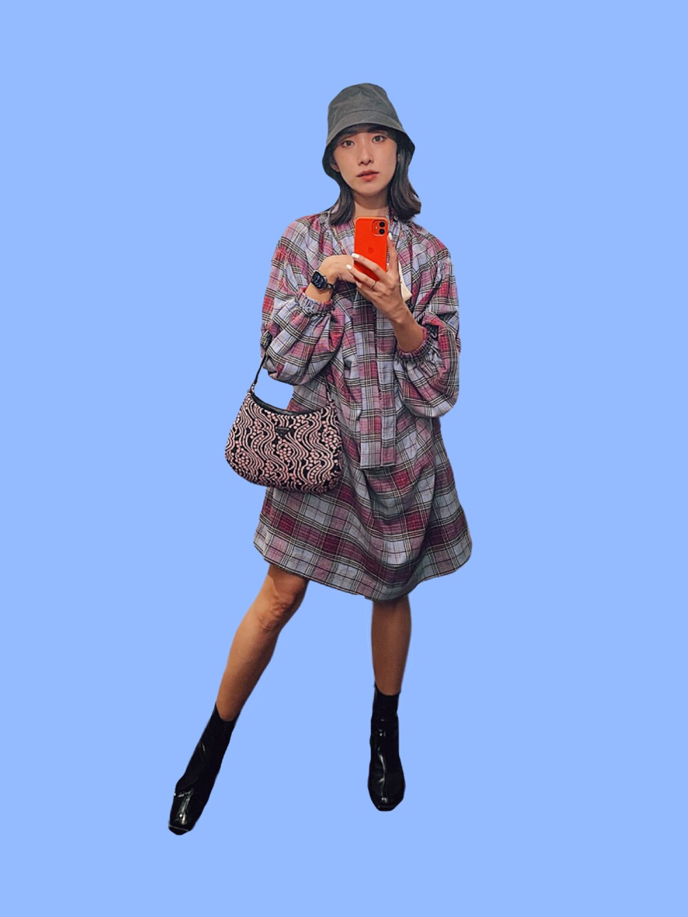 Vivienne Westwoodのワンピースを使った人気ファッション