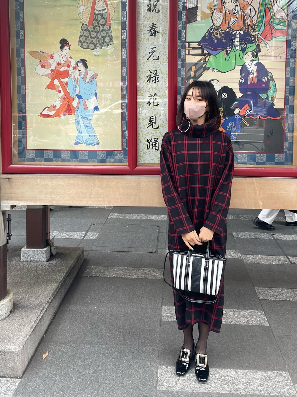 「プチプラ、ニットワンピース、ラフ、中田クルミ」｜「ZARAのアイテム（ワンピース、ブラック系）」を使った、中田クルミさん（レディース・168cm）の冬コーディネートの1枚目の写真