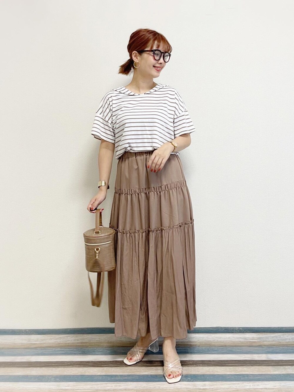 「休日スタイル、しまむら、ボーダー、淡色コーデ、プチプラ、UNIQLO、セーラーカラー、バニティバッグ、メガネ女子、大人カジュアル、ロングスカート、ANSERI、しまむら×ANSERI、しまむらANSERI」｜「しまむらのアイテム（スカート、ベージュ系）」を使った、あんまるさん（レディース・166cm）の夏コーディネートの1枚目の写真