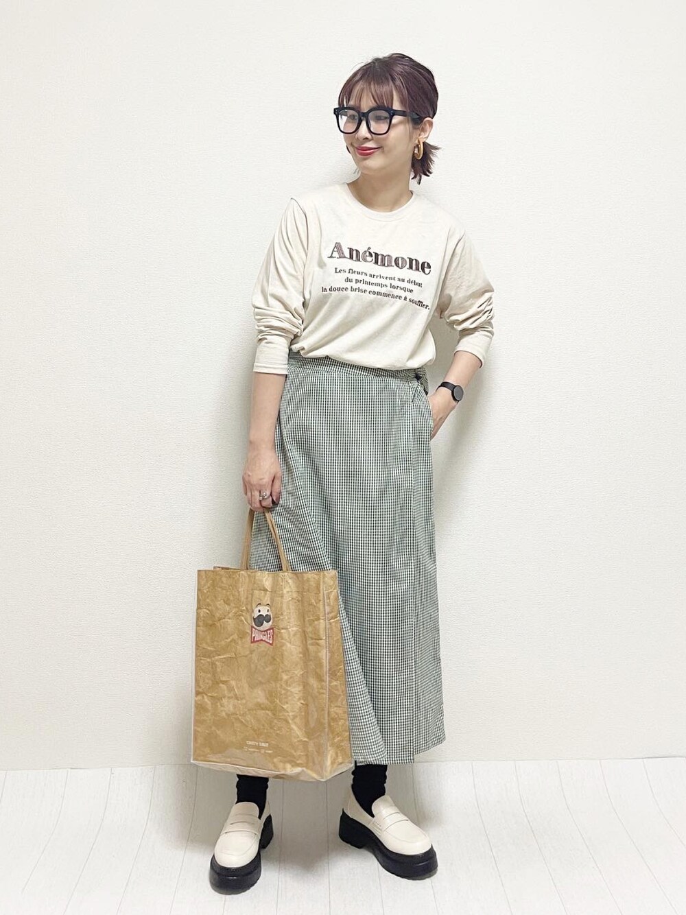 「はじめましてコーデ、しまむら、しまむらコーデ、しまむらANSERI、ANSERI、スカート見えパンツ、スカート見え、ギンガムチェック、ローファー、グリーン、厚底シューズ、accommode、プチプラ、メガネ女子、春夏コーデ」｜「ACCOMMODEのプリングルズショッパーバッグ（トートバッグ、ブラウン系）」を使った、あんまるさん（レディース・166cm）の春コーディネートの1枚目の写真