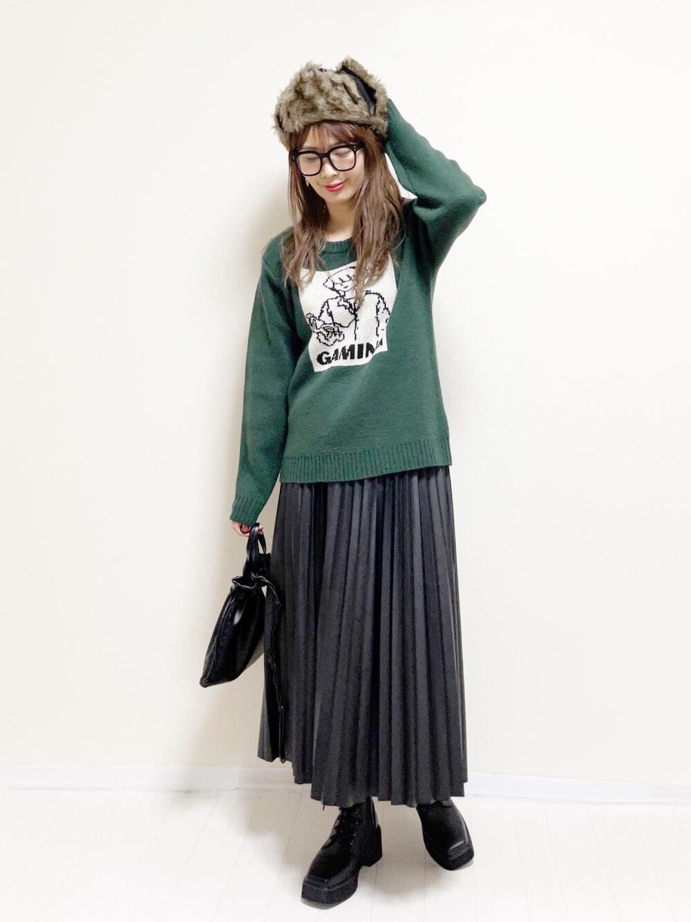 「クリスマスに着たい服、イチヨンプラス、14+、プチプラ、マイベストコーデ2021、フライトキャップ、accommode、ブーツ、あったかコーデ、休日スタイル、冬コーデ、グリーン、プリーツスカート、メガネ女子、クリスマスコーデ」｜「14+のフェイクファー ナイロン ファーハット / フライトキャップ / パイロット（キャップ、ブルー系）」を使った、あんまるさん（レディース・166cm）の冬コーディネートの1枚目の写真