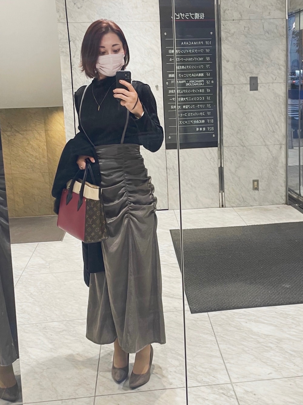「男性、秋冬コーデ、きれいめカジュアル、女装」｜「classicalelfの上品な光沢感。2wayメロープリーツハイネックトップス（Tシャツ/カットソー、ブラック系）」を使った、Yuki 💕4歳娘のパパさん（メンズ・171cm）の冬コーディネートの1枚目の写真