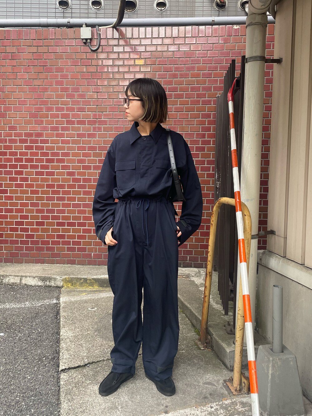 「カジュアルコーデ、秋先取りコーデ、秋服コーデ、秋コーデ」｜「WHIMSICの【UNISEX/サイズ展開あり】US CMU-3/Pカバーオール（サロペット/オーバーオール、ブルー系）」を使った、Kaneko Yukaさん（レディース・170cm）の夏コーディネートの1枚目の写真