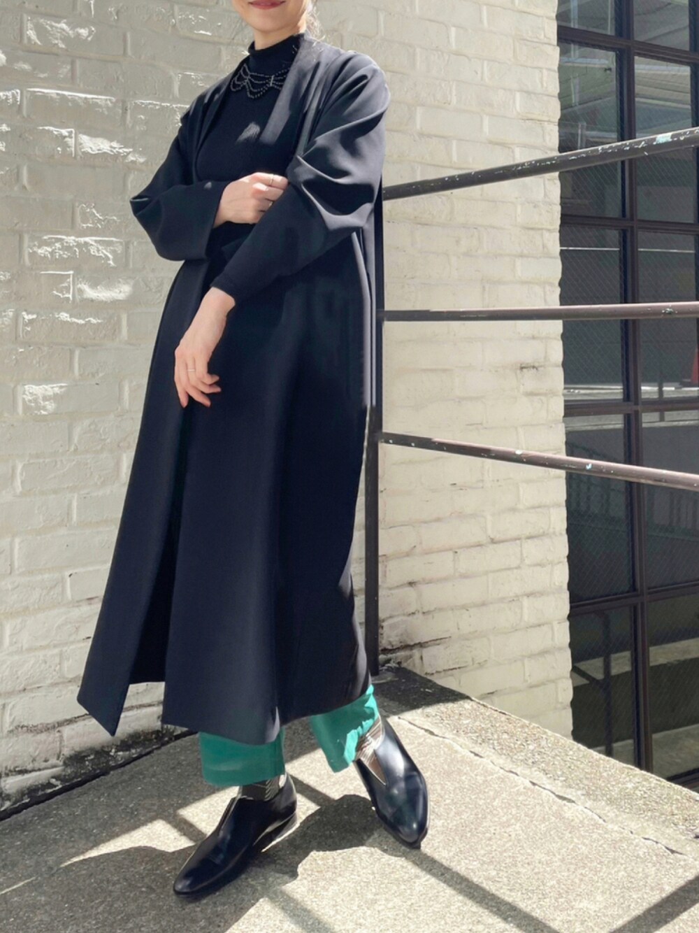 「イアパピヨネ、earPAPILLONNER、カラーパンツ、シアー、革靴、モノトーン、秋服準備はじめました、秋トレンド2021、グリーン、つけ襟、付け襟、チェック、靴下屋、モード、zozospecialday」｜「ear PAPILLONNERのつけ襟ヴィンテージ風ネックレス（ネックレス、ブラック系）」を使った、ear_yamadaさん（レディース・159cm）の夏コーディネートの1枚目の写真
