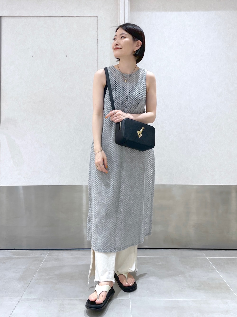 「夏コーデ、イアパピヨネ、ear PAPILLONNER、休日スタイル、淡色コーデ、ワンピース、韓国ファッション、お出かけコーデ、オフィスカジュアル、アメスリ、レイヤードスタイル、メッシュトップス、ショルダーバッグ、ポシェット、旅行コーデ」｜「インスタ😊のアイテム（その他、ピンク系）」を使った、ear_yamadaさん（レディース・159cm）の夏コーディネートの1枚目の写真