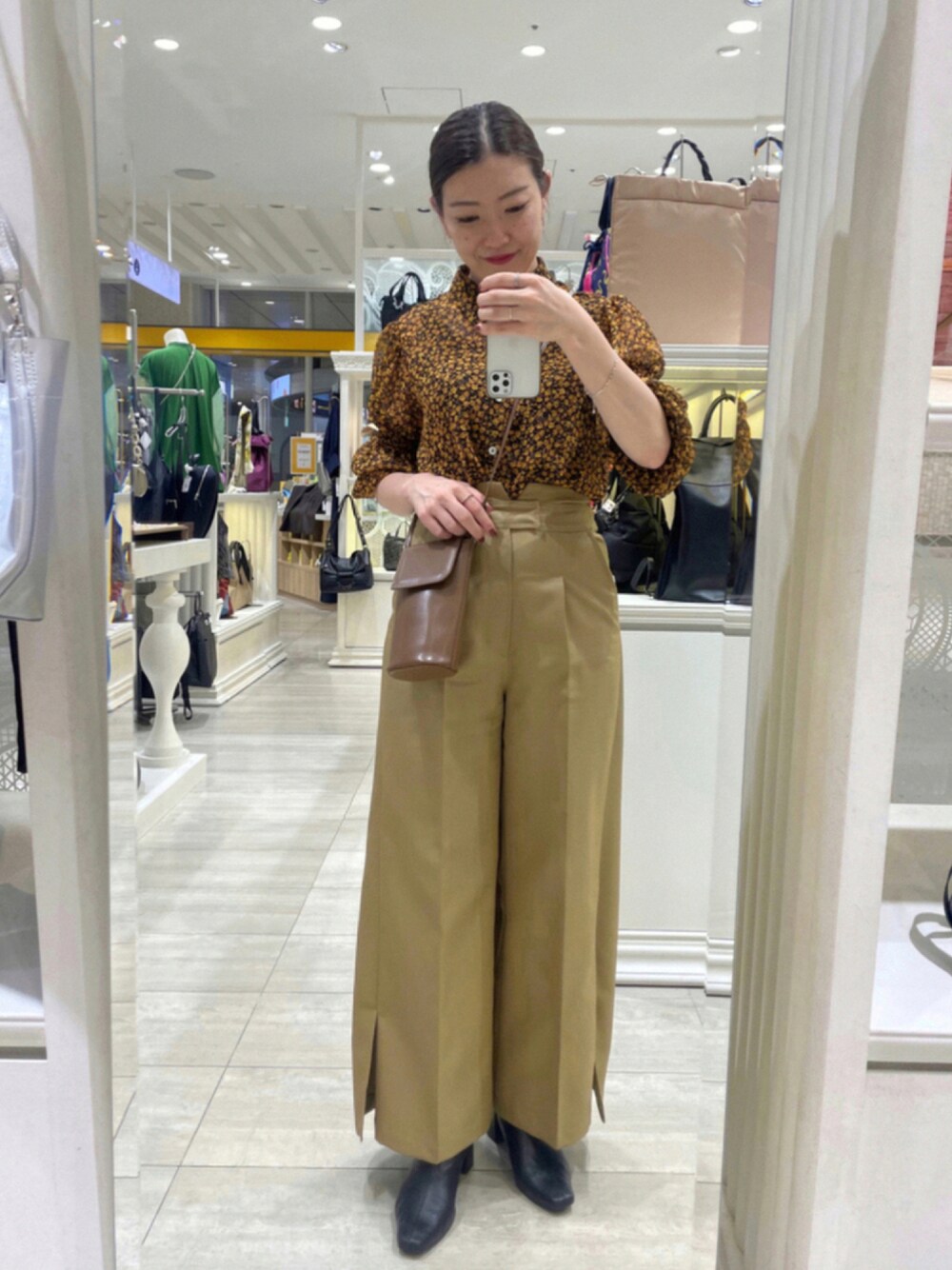 UNITED TOKYO（ユナイテッドトウキョウ）の「バックワープパンツ