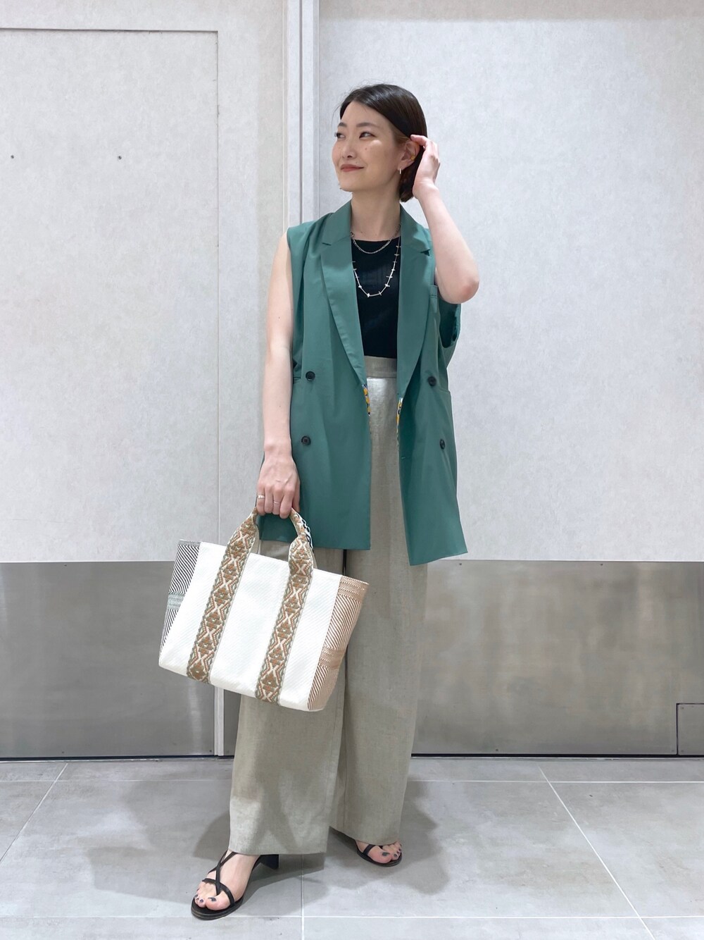 「イアパピヨネ、ear PAPILLONNER、夏コーデ、休日スタイル、かごバッグ、ビッグシルエット、韓国ファッション、リネン、ベスト、ジレ、ワイドパンツ、ジャケット、きれいめカジュアル、トートバッグ、レイヤードスタイル」｜「インスタ😊のアイテム（その他、ピンク系）」を使った、ear_yamadaさん（レディース・159cm）の夏コーディネートの1枚目の写真