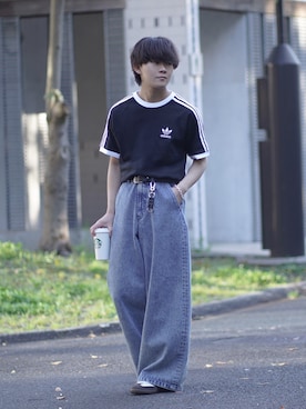 「adidas（アディダス）のアディカラー クラシックス スリーストライプス Tシャツ / アディダスオリジナルス adidas Originals（Tシャツ/カットソー、ブラック系）」を使った、れおさん（メンズ・160cm）の春コーディネート