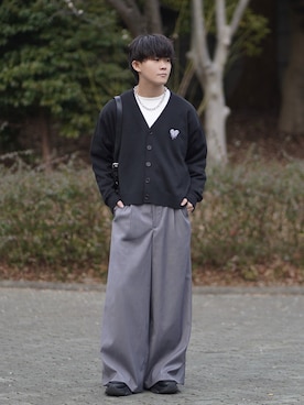 「ROCHEM（ローシェン）のラクガキハート刺繍 短丈Vネックカーディガン（カーディガン/ボレロ、ブラック系）」を使った、れおさん（メンズ・160cm）の春コーディネート