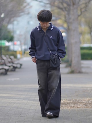 「ROCHEM(ローシェン)の12ozヴィンテージ加工/ケミカルウォッシュワイドデニムパンツ(デニムパンツ)」を使った、れおさん(メンズ・160cm)の冬コーディネート