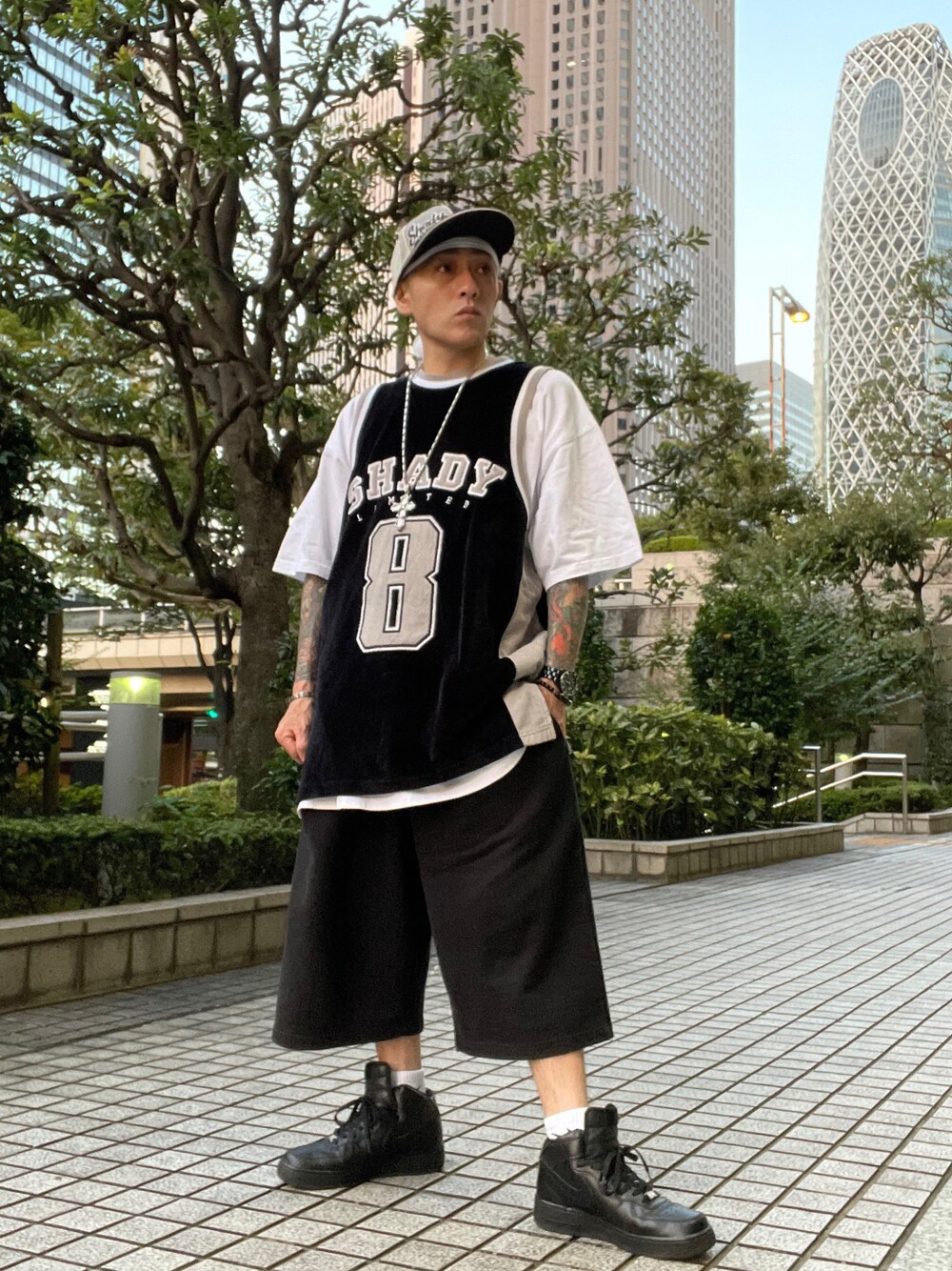 「休日スタイル、龍一スタイル、エミネム、HIPHOP、オールドスクール、ストリート、スケータースタイル、ラッパー、原宿、渋谷、新宿、オーバーサイズ、Shady LTD.、NIKE、AIR FORCE 1」｜「Shady LTD.のアイテム（ベスト、ブラック系）」を使った、龍一 (The Loveless)®︎さん（メンズ・168cm）の秋コーディネートの1枚目の写真