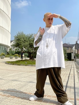 「ホワイトスニーカー」｜「アイテム（アナログ腕時計）」を使った、龍一 (The Loveless)®︎さん（メンズ・168cm）の夏コーディネート