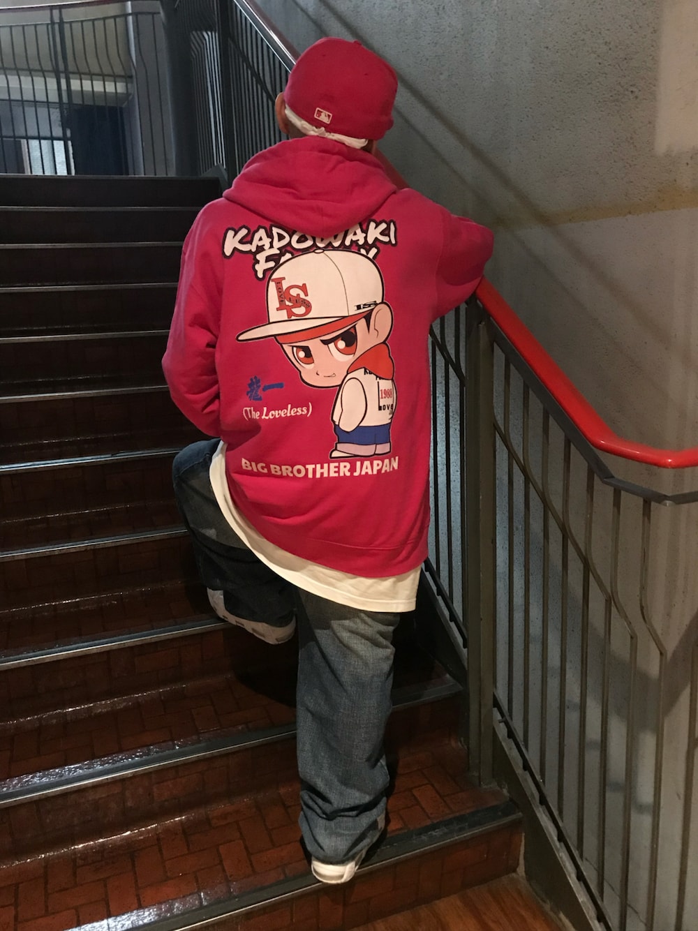 「B系、ストリート、オーバーサイズ、ピンクコーデ、NIKE、HIPHOP、ビックシルエット、NEW ERA、LS（LOVELESS）、バックプリント、オールドスクール、スケータースタイル、カラーギャング、龍一スタイル、愛無き者」｜「NEW ERAのニューエラ キャップ ニューヨークヤンキース 59FIFTY MLB  NEWERA CAP NEW YORK YANKEES（キャップ、ピンク系）」を使った、龍一 (The Loveless)®︎さん（メンズ・168cm）の冬コーディネートの1枚目の写真