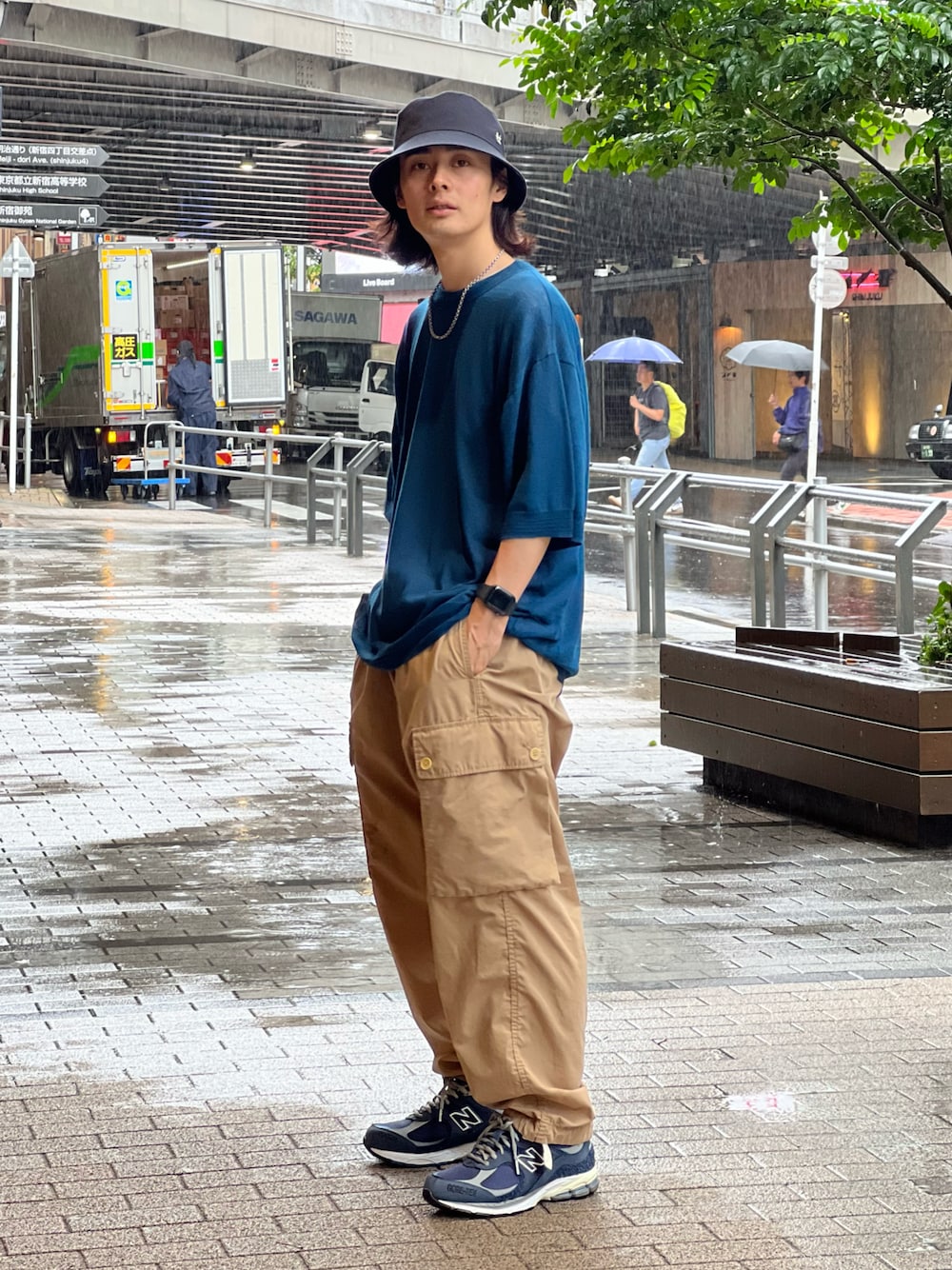 「このスタイルがお気に入り」｜「AMERICAN RAG CIEのハイツイストコットンクルーニット（ニット/セーター、ブルー系）」を使った、冨田 幸大さん（メンズ・171cm）の夏コーディネートの1枚目の写真