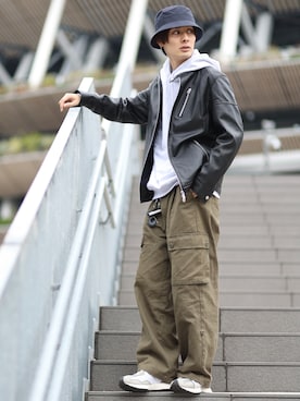 「RATTLE TRAP（ラトルトラップ）のアイテム（ライダースジャケット）」を使った、冨田 幸大さん（メンズ・171cm）の秋コーディネート