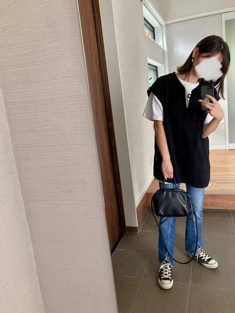 「シンプルコーデ、パンツコーデ、プチプラコーデ、大人カジュアル、おしゃれさんと繋がりたい、ブラック、ZARA、SLOBE IENA、SHIPS、SHIPS for women、converse」｜「SLOBE IENAの16/2 天竺キーネックプルオーバー【手洗い可能】◆（Tシャツ/カットソー、ブラック系）」を使った、mikkoさん（レディース・152cm）の秋コーディネートの1枚目の写真