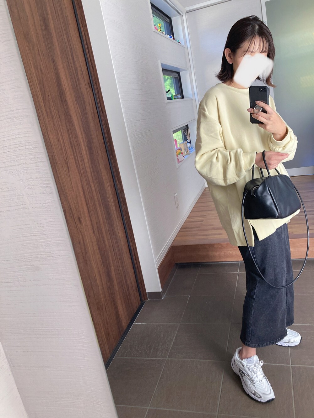 「休日コーデ、秋コーデ、カジュアル、おしゃれさんと繋がりたい、ゆるコーデ、低身長コーデ、オーバーサイズ、スカート、ロングスカート、ニューバランス、プチプラコーデ、ブラックデニム、スウェット、スウェットコーデ、スニーカーコーデ」｜「Sugar spoonの・SUGAR SPOON　スウェーディプルオーバー＊（スウェット、イエロー系）」を使った、mikkoさん（レディース・152cm）の秋コーディネートの1枚目の写真