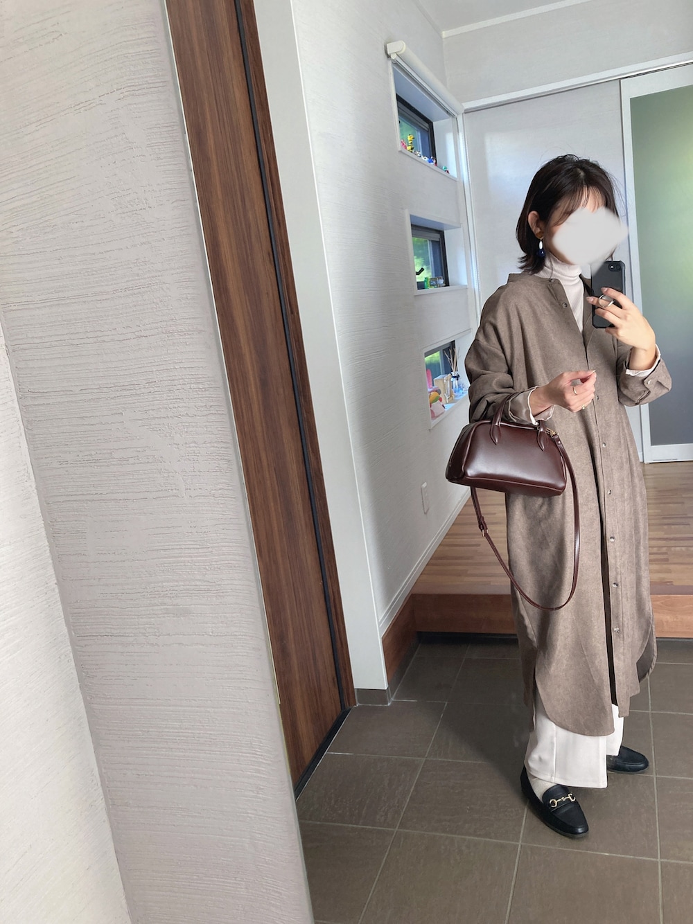 「秋のコーデ、おしゃれさんと繋がりたい、秋服準備はじめました、ゆったりコーデ、低身長、レイヤードスタイル、コーデュロイ、コーデュロイシャツ、ミニバッグ、ローファー、ビットローファー、シャツ、シャツワンピ、ブラウンコーデ、ブラウン」｜「BEAUTY&YOUTH UNITED ARROWSのBY フェイクレザードームミニボストンバッグ -2WAY-（ボストンバッグ、ブラウン系）」を使った、mikkoさん（レディース・152cm）の秋コーディネートの1枚目の写真