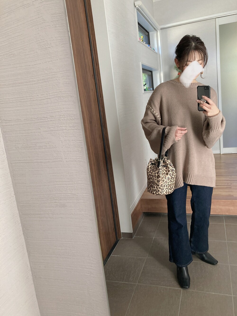 「未来のWEARISTAプロジェクト、お洒落さんとつながりたい、ニットコーデ、ビッグシルエット、ボリューム袖、低身長、ブーツ、フレアパンツ、フレアデニム、ステッチ、UNIQLO、プチプラ」｜「UNIQLOのアイテム（パンツ、ブルー系）」を使った、mikkoさん（レディース・152cm）の冬コーディネートの1枚目の写真