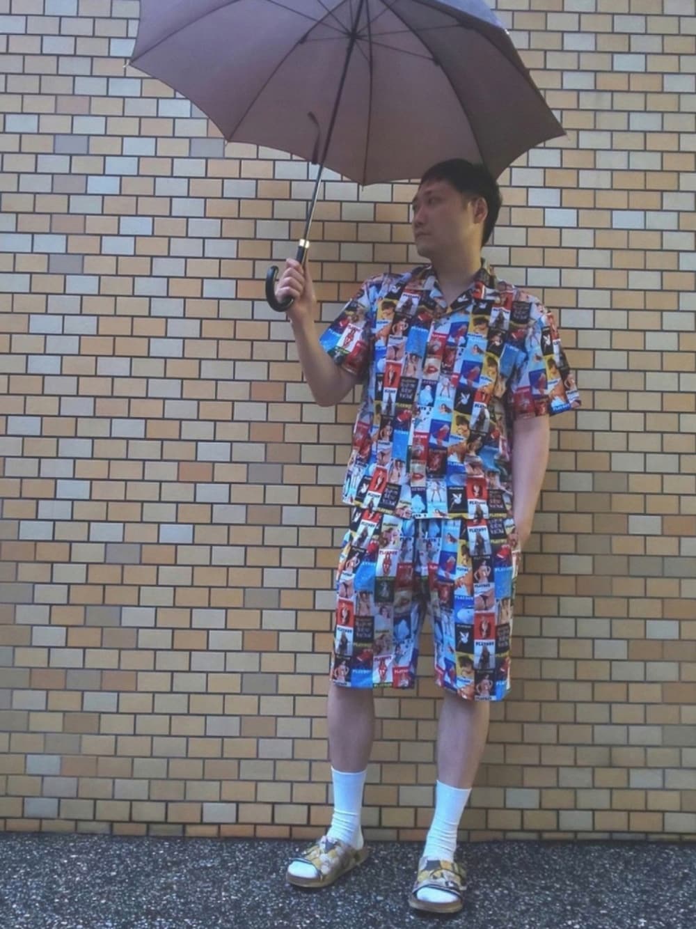 その他のシャツ/ブラウス、その他のその他パンツ、イエロー系のサンダルを着用したメンズの夏コーディネートの1枚目の写真