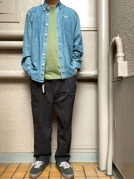 「オリーブ」｜「アイテム（スラックス）」を使った、Uskさん（メンズ・175cm）の春コーディネート