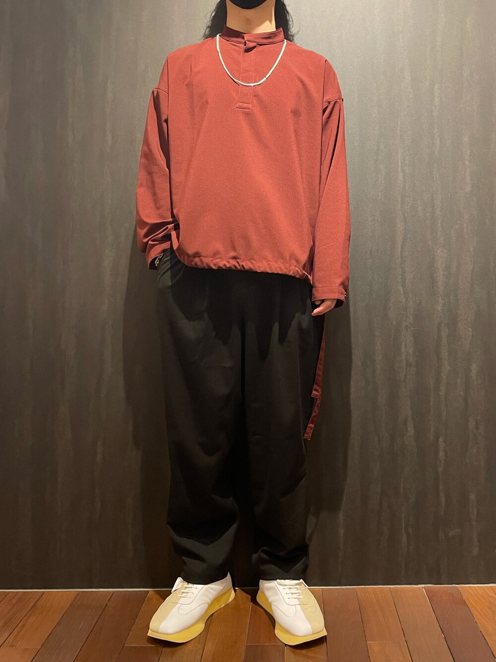「ファッションの力を信じよう、今日のコーデ、ビッグシルエット、オーバーサイズ、大人カジュアル、シンプル」｜「B'2ndのPoint Chary WIDE 1TUCK TROUSERS（その他パンツ、ブラック系）」を使った、_さん（メンズ・175cm）の冬コーディネートの1枚目の写真